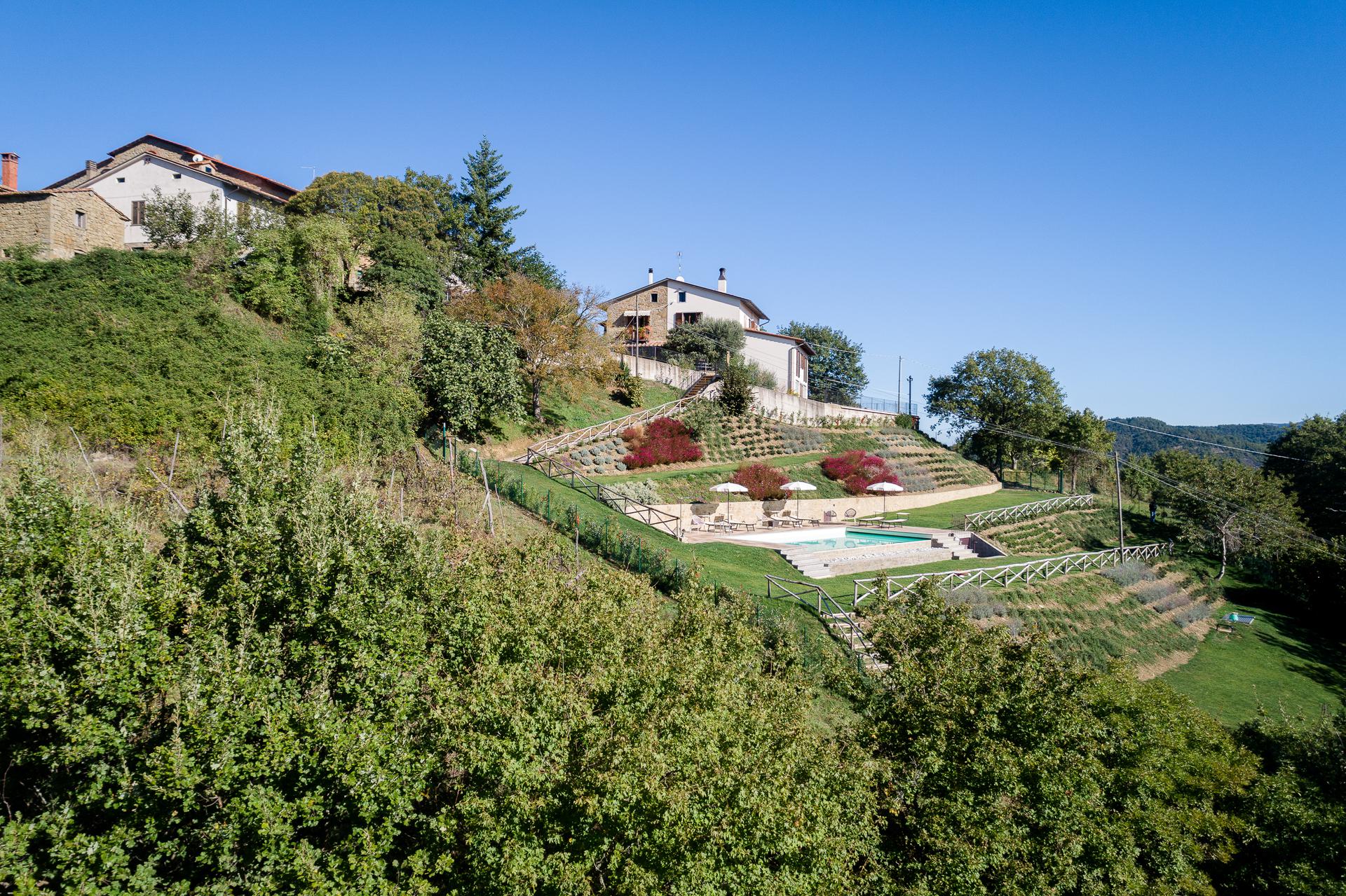 Farm with country house in Castiglion Fiorentino – Tuscany